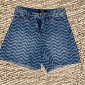 Hollister shorts with wave pattern